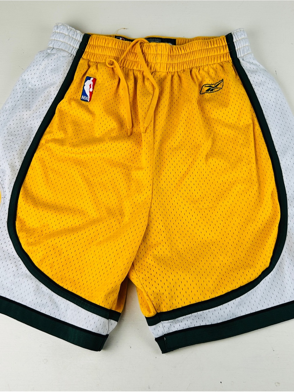 Reebok Vintage Early 2000s Seattle Supersonics Sonics Sz Large NBA Shorts Yellow